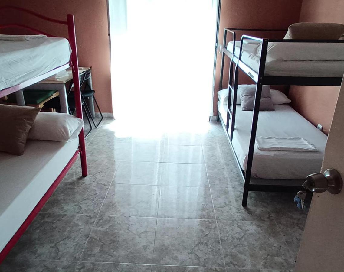 La Maestranza Apartment Rooms Sevilha Exterior foto